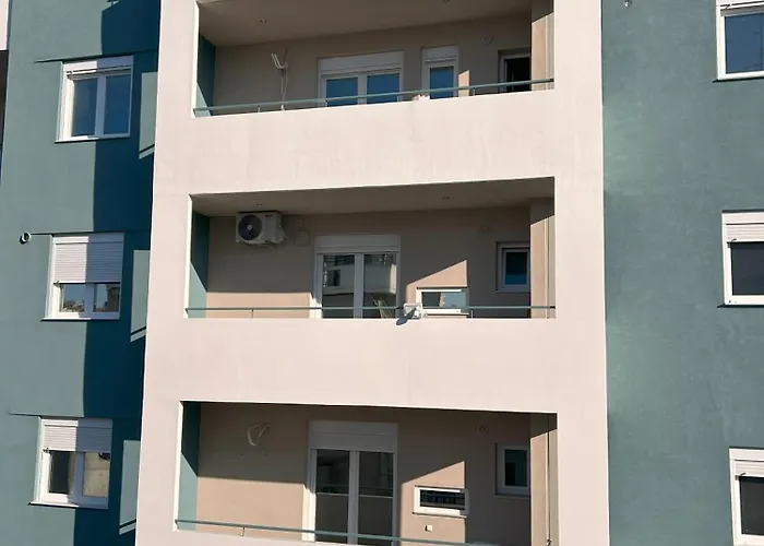 Apartment White Mint